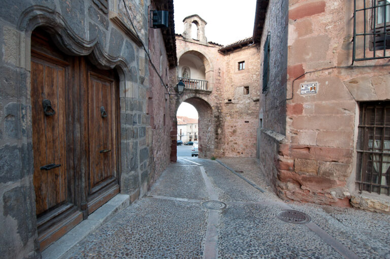 Arco portal mayor Siguenza 768x510