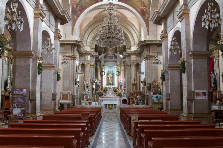 Jadraque interior iglesia 1 768x511