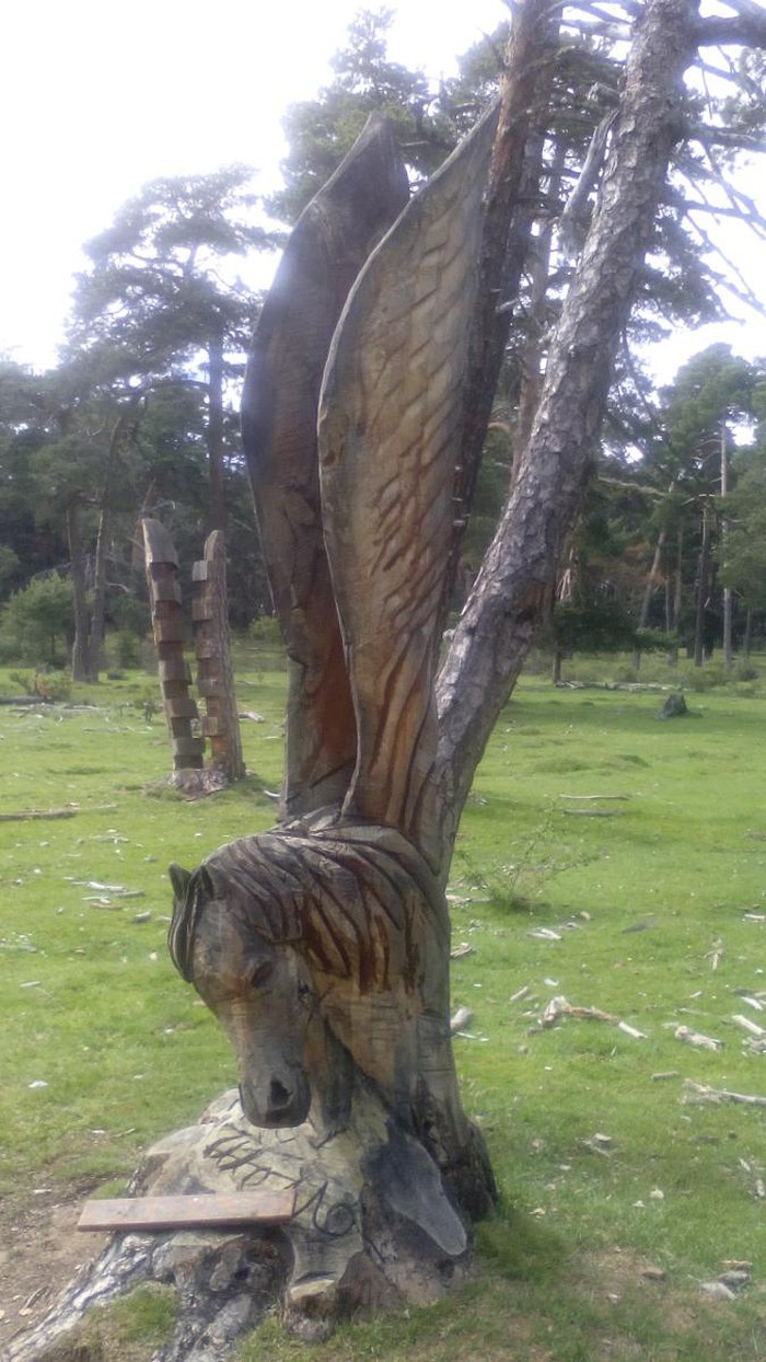 condemios Arriba ruta estatuas